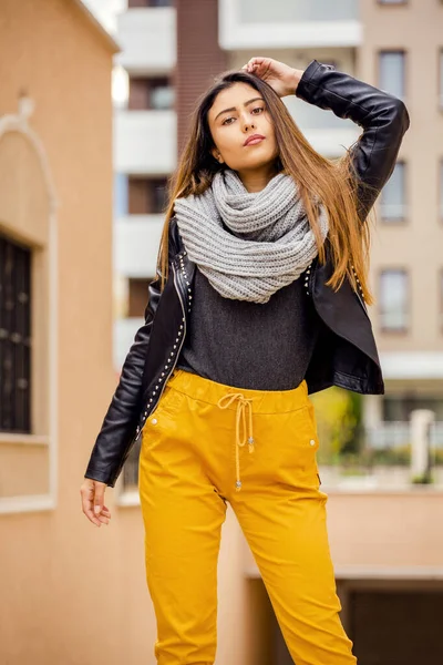 Mode Frau Mit Herbst Outfit — Stockfoto