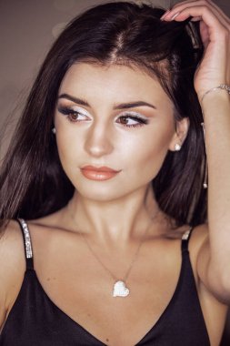 Cazibe makyajı Parti gümüşü parıltısı arıyor