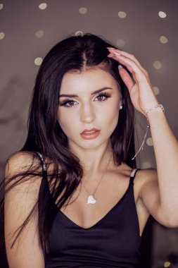 Cazibe makyajı Parti gümüşü parıltısı arıyor