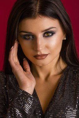 Cazibe makyaj partisi arıyor