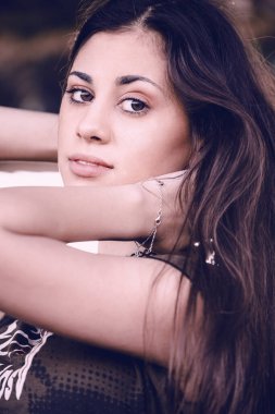 Sokak tarzı kadın portresi.