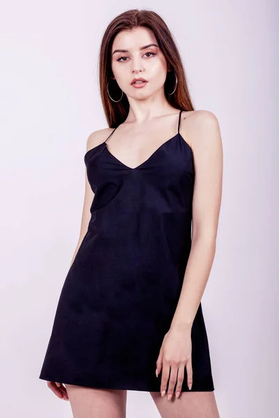 Mujer Moda Fondo Blanco Estudio Disparar Vestido Negro —  Fotos de Stock