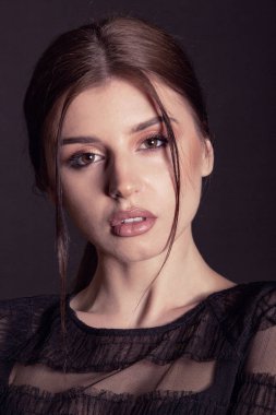 Gece makyajı bakışı. Cazibe makyajı