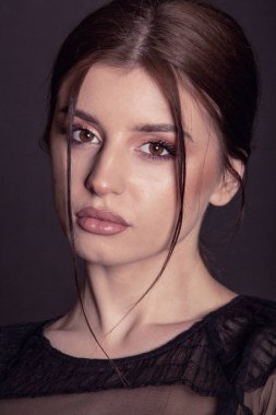 Gece makyajı bakışı. Cazibe makyajı