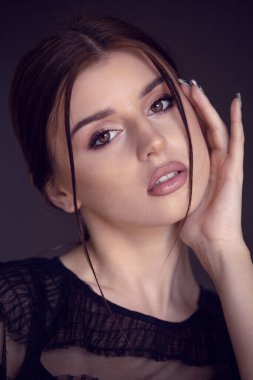 Gece makyajı bakışı. Cazibe makyajı