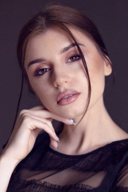 Gece makyajı bakışı. Cazibe makyajı