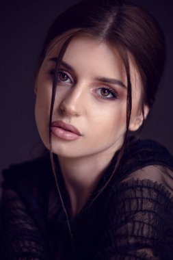 Gece makyajı bakışı. Cazibe makyajı