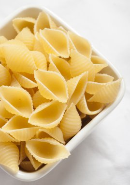 makarna kabukları beyaz arka plan