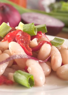 Sağlık beyaz fasulye salatası