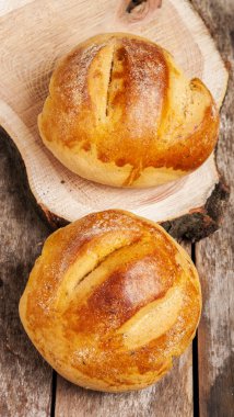 ahşap zemin üzerinde topuz