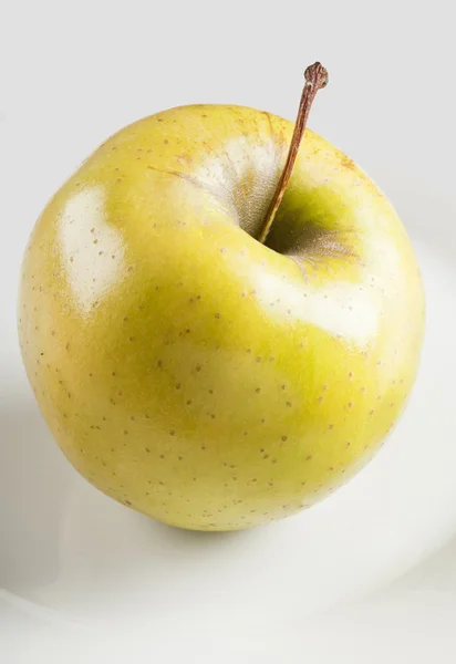 Um fim de uma maçã verde — Fotografia de Stock