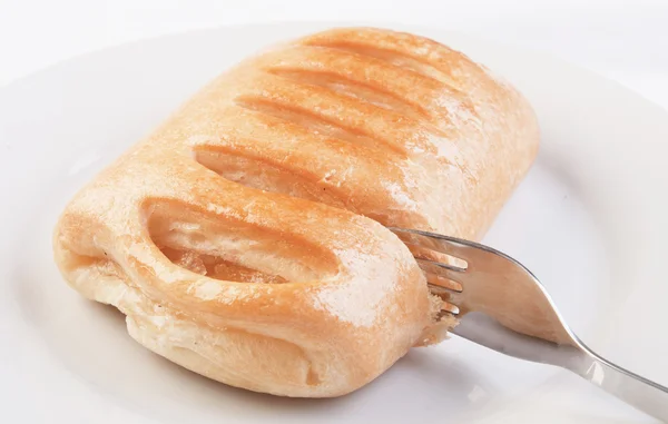 Яблучний пиріг на тарілці — стокове фото