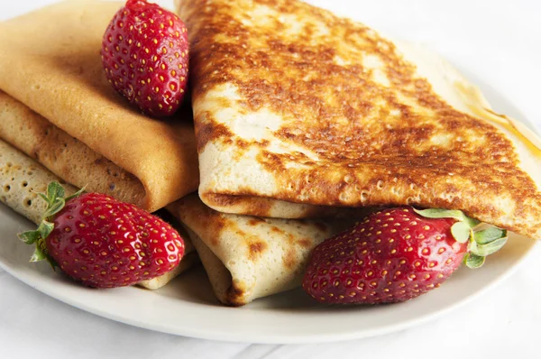 Pancake con fragola e cioccolato — Foto Stock