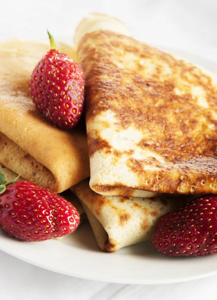 Pfannkuchen mit Erdbeere und Schokolade — Stockfoto