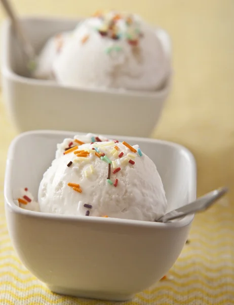 kaşık toz kase çikolata vanilyalı dondurma