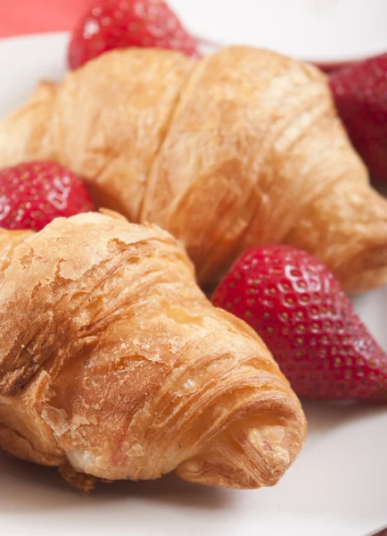 Croissants proches de fraise — Photo