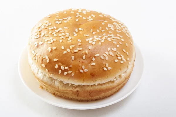 Hamburger Bun op een witte achtergrond — Stockfoto