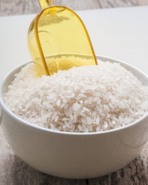 yakın kadar kabın içinde pirinç