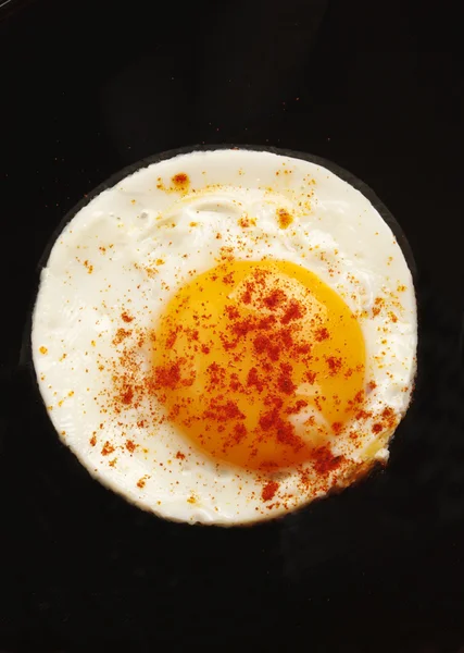 Fried egg close up — Stock Photo, Image