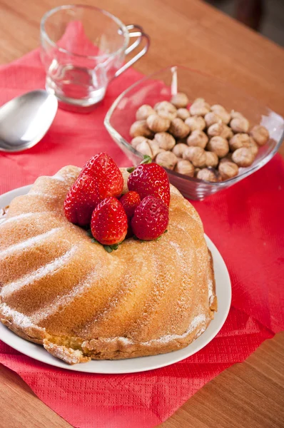 Gâteau sur une assiette — Photo