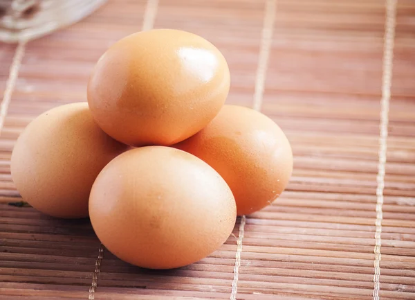 Яйца близко — стоковое фото