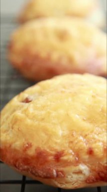 Mini elmalı turtalar ve ev yapımı tatlılar.