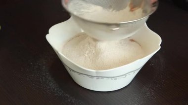 Ev yapımı balkabağı ekmek hamuru hazırlama