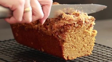 Taze fırında kabak ekmeği, yakından.