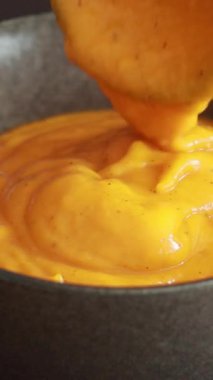 Lezzetli kızarmış kabak ve balkabağı çorbası, kremalı sonbahar yemeği.