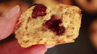 Lezzetli Portakal ve Kurutulmuş Yabanmersinli Kekler Bayram Festivali Pişirme Tatlısı