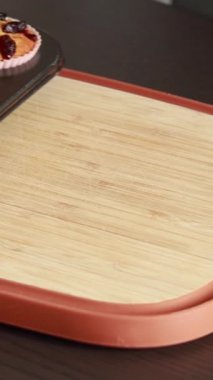 Turuncu ve Kurutulmuş Yabanmersinli Kekler Bayramlık Pişmiş Tatlı