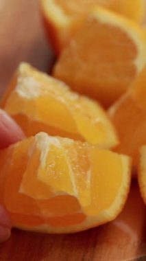 Portakallı ve İçindekileri Portakallı Kek Yaparken Harmanlamak