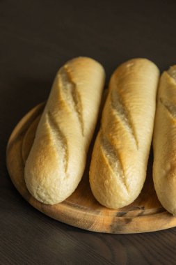 Tahta Kesme Tahtasında Izgara Peynir Hazırlama