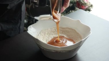 Klasik Zencefilli Kurabiyeleri Bowl Tatil Pasta Videosunda Karıştırmak