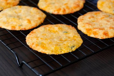 Çıtır Cheddar Tuzlu Kurabiyeler Altın Ev Yapımı Peynirli Atıştırmalık