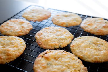 Çıtır Cheddar Tuzlu Kurabiyeler Altın Ev Yapımı Peynirli Atıştırmalık