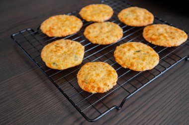 Çıtır Cheddar Tuzlu Kurabiyeler Altın Ev Yapımı Peynirli Atıştırmalık