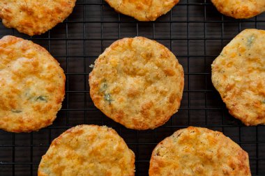 Çıtır Cheddar Tuzlu Kurabiyeler Altın Ev Yapımı Peynirli Atıştırmalık