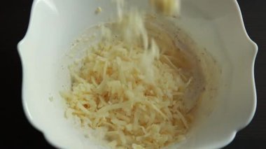 Pürüzsüz Krem Peynirin Fırında Pişirilmesi ve Aperatif Malzemesi