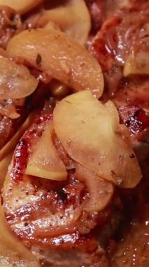 Tavada Elmalı Domuz Pirzolası Pişirme Klasik Ev Yemeği