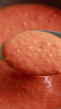 Kavrulmuş domates ve dolmalık biber Çorbası Koyu Sonbahar Konforlu Gıda