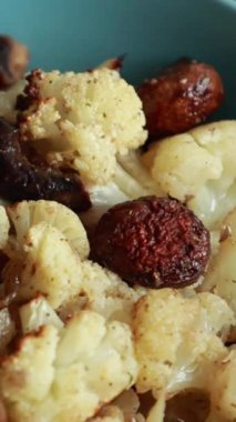 Kavrulmuş Soğan, Karnabahar ve Kahverengi Düğme Mantarları