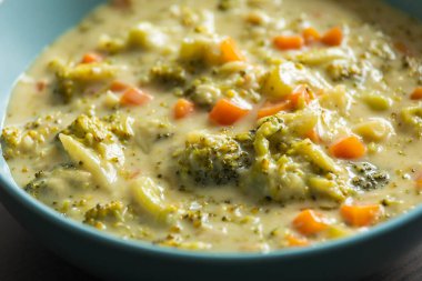 Kremalı Brokoli Peynir Çorbası Kışlık Konfor Yemeği