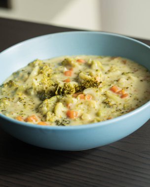 Kremalı Brokoli Peynir Çorbası Kışlık Konfor Yemeği