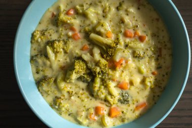 Kremalı Brokoli Peynir Çorbası Kışlık Konfor Yemeği