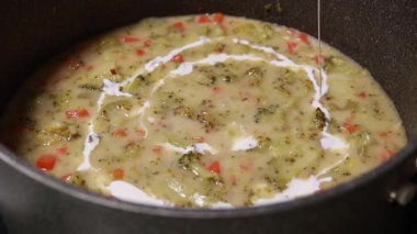 Brokoli Çorbası Pişirme Sırasındaki Kremanın Yakın Çekimi