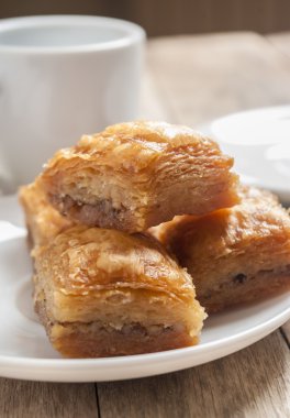 Baklava kahve fincanı ile yakından