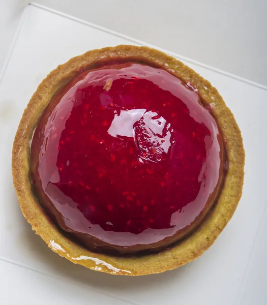 白底草莓芝士蛋糕 — 图库照片