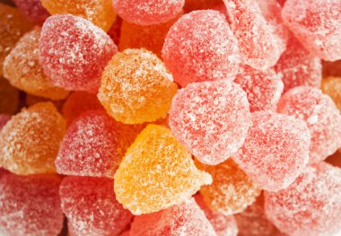 meyveli jöle fasulye ile şeker serpilir