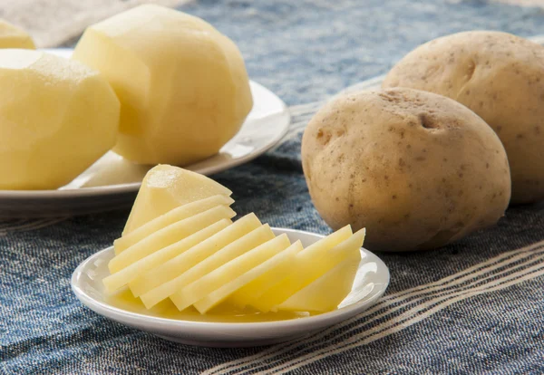 Peel cut potatoes — Stock Photo, Image